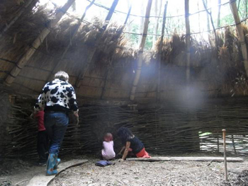 daubing-interior-wall daubing-inside-walls